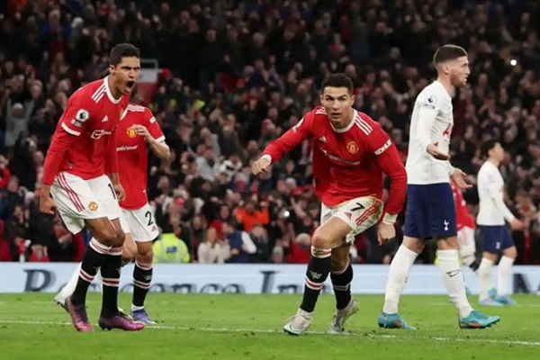 Hàng công của Manchester United sẽ ra sao nếu Ronaldo ở lại