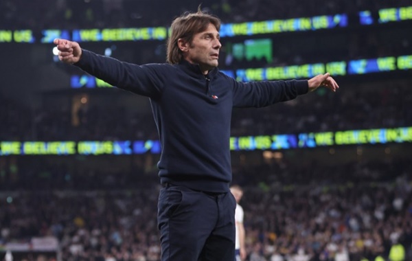 Conte chỉ trích CLB và phát ngôn không tưởng với cầu thủ Tottenham  