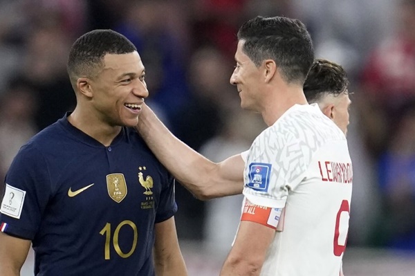 Kylian Mbappe được trao băng thủ quân tại tuyển quốc gia Pháp