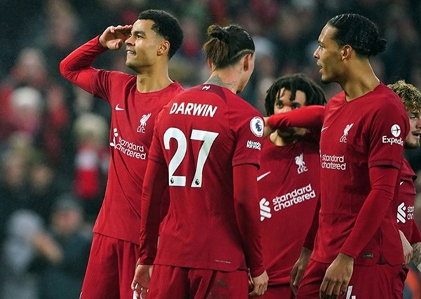 Liverpool hoàn toàn có thể đá văng MU ra khỏi top 4