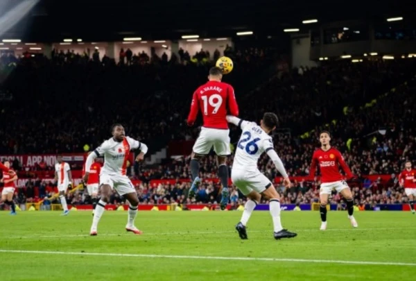 Varane tìm đường sang Bayern sau khi mất vị trí vào tay Maguire