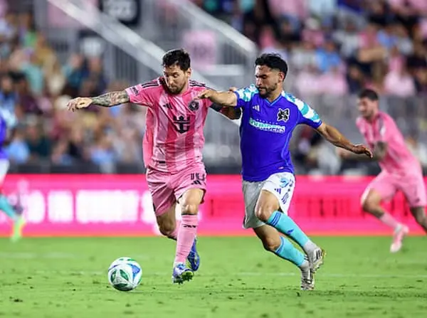 Lionel Messi cán mốc 880 bàn thắng sự nghiệp như thế nào?