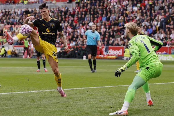 Man Utd thất bại trước Brentford do những sai lầm nào?