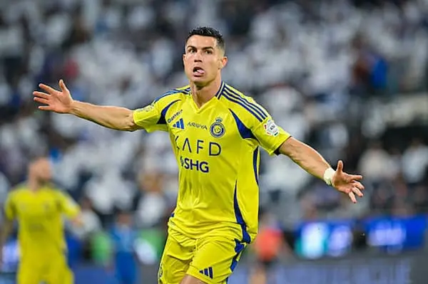Ghi bàn không ngừng, Ronaldo bất ngờ vẽ đường trở lại Tây Ban Nha