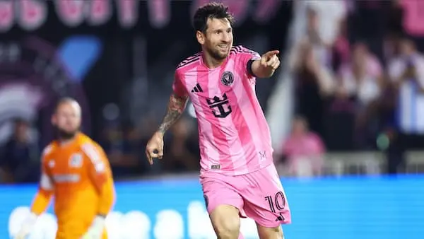 Lionel Messi cán mốc 880 bàn thắng sự nghiệp như thế nào?
